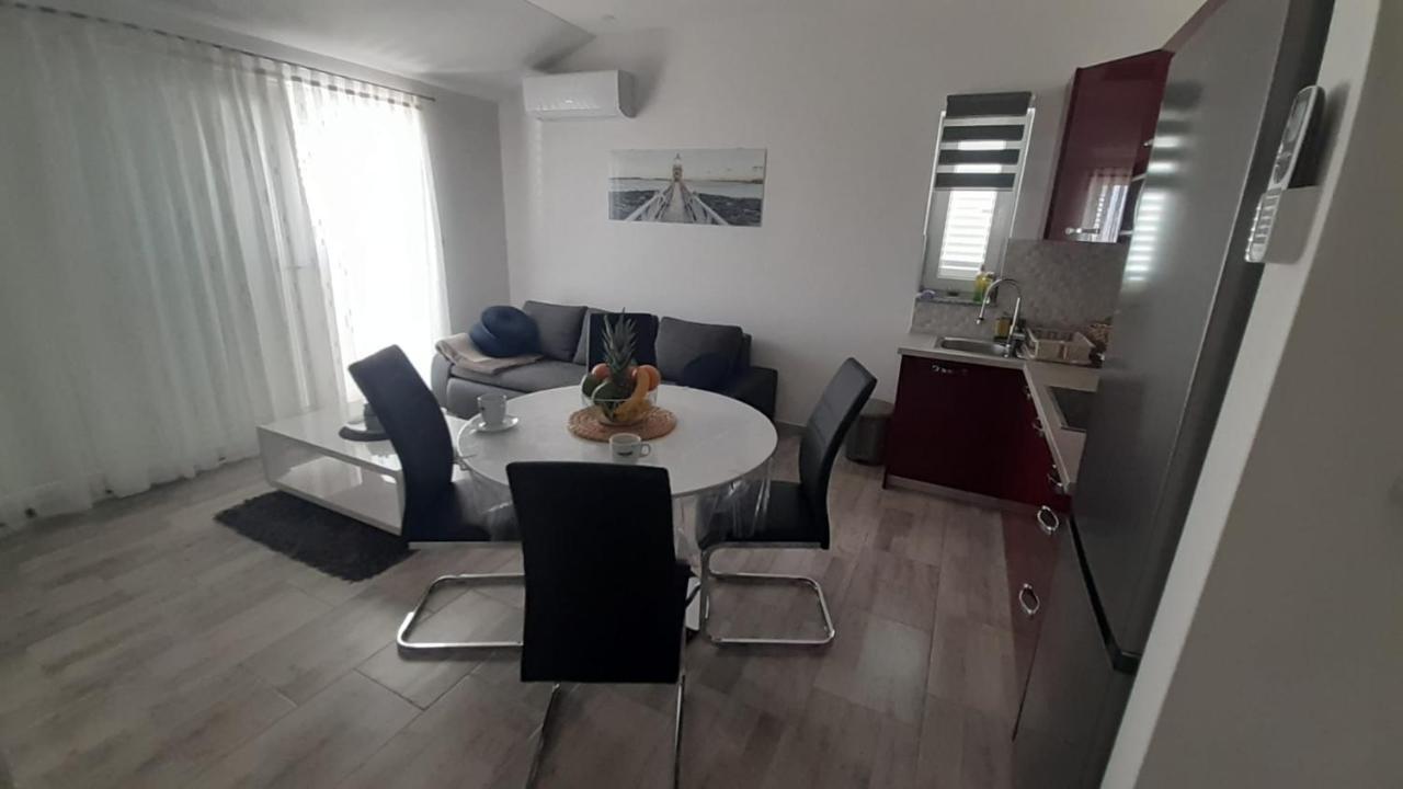 Apartmani Lucija 포블랴나 외부 사진