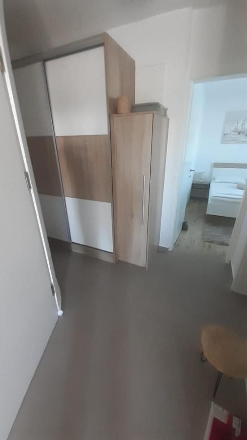 Apartmani Lucija 포블랴나 외부 사진