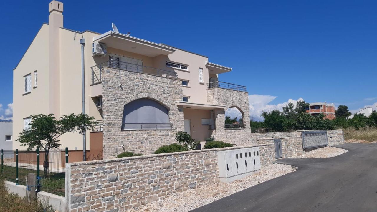 Apartmani Lucija 포블랴나 외부 사진