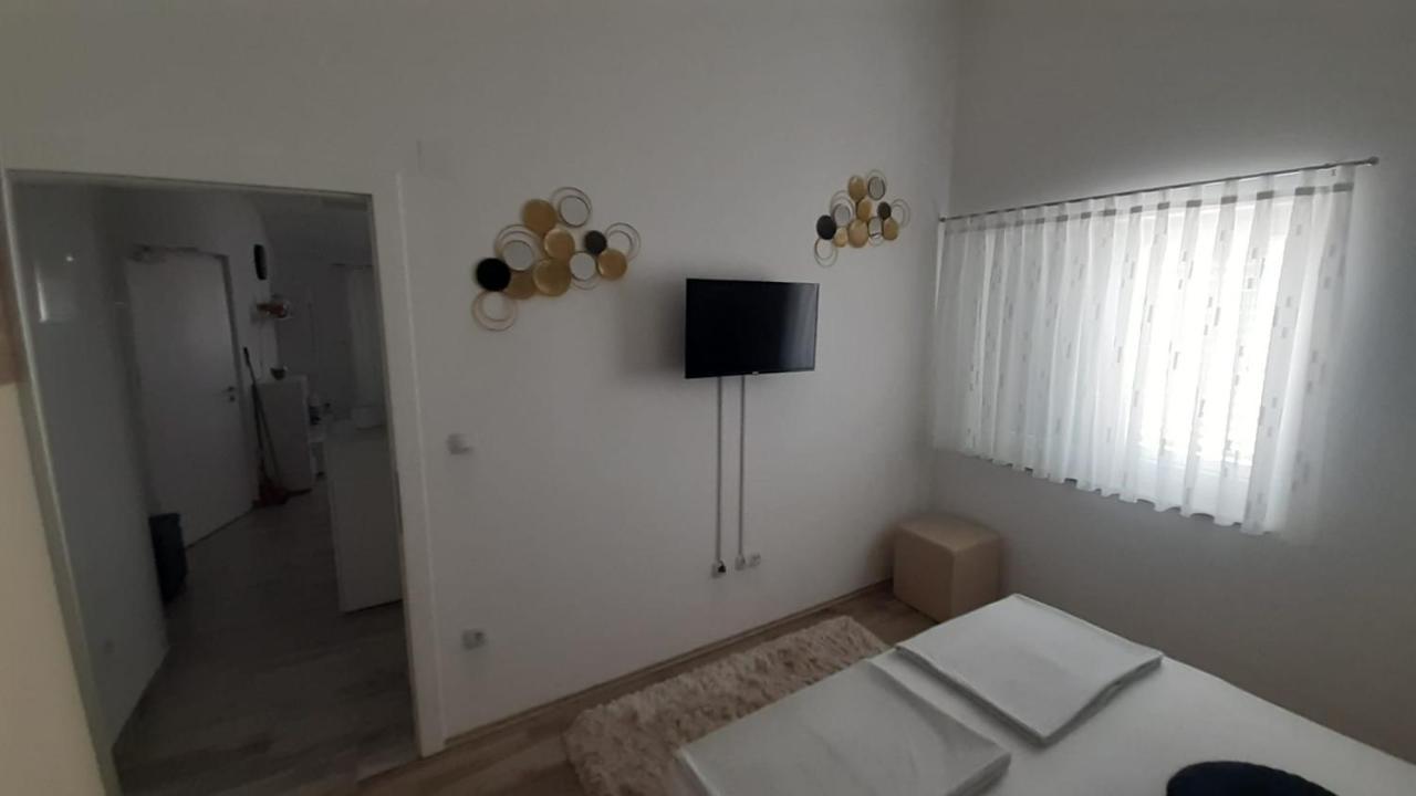 Apartmani Lucija 포블랴나 외부 사진