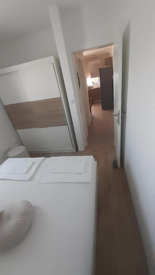 Apartmani Lucija 포블랴나 외부 사진