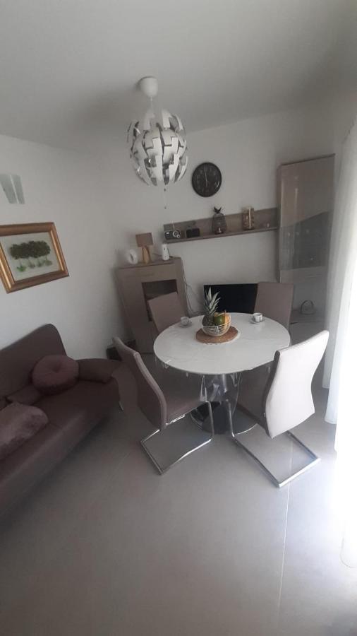 Apartmani Lucija 포블랴나 외부 사진