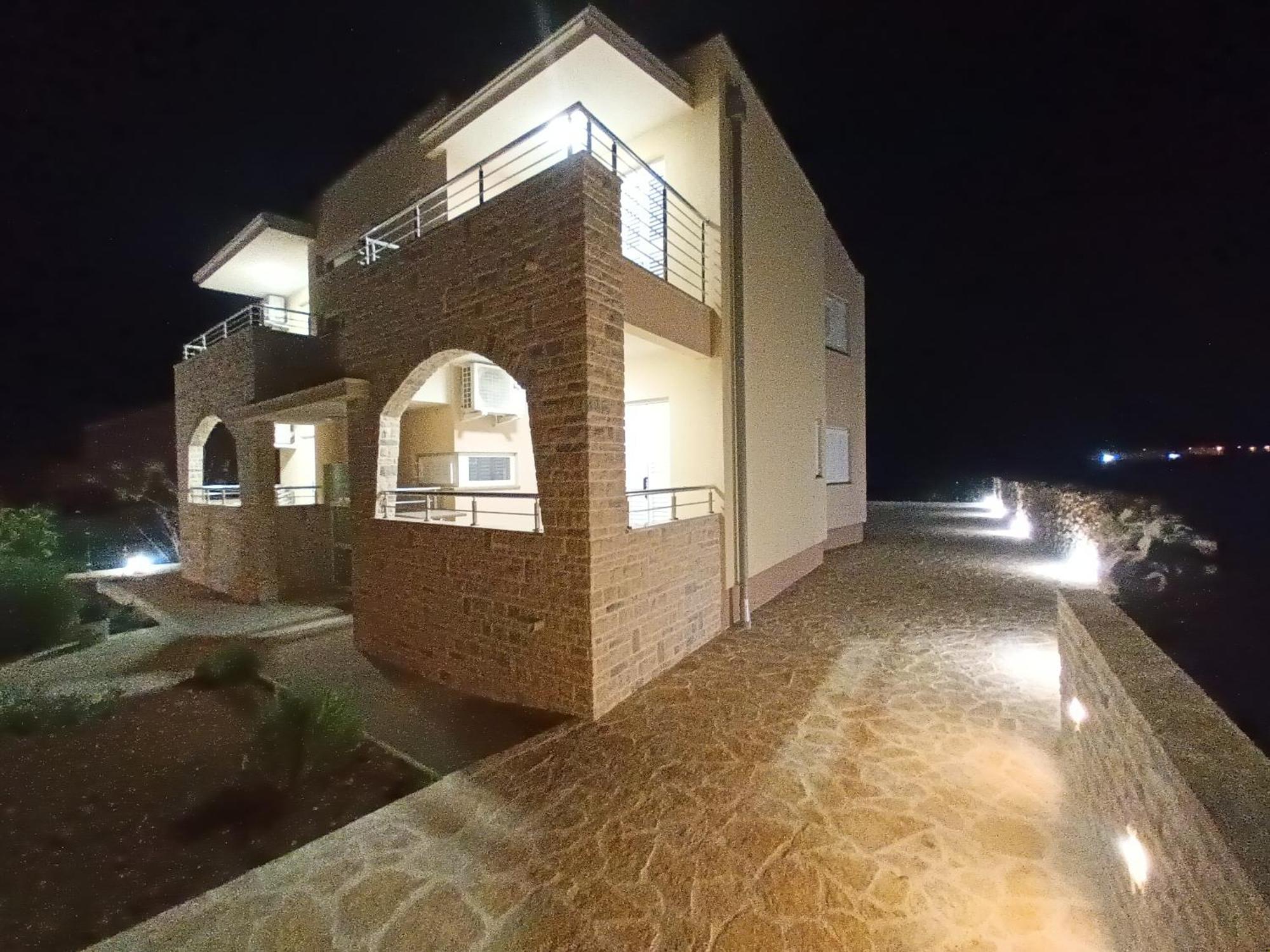 Apartmani Lucija 포블랴나 외부 사진