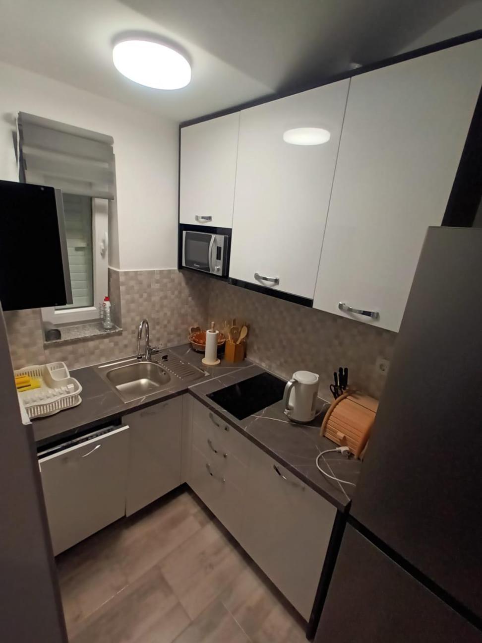 Apartmani Lucija 포블랴나 외부 사진
