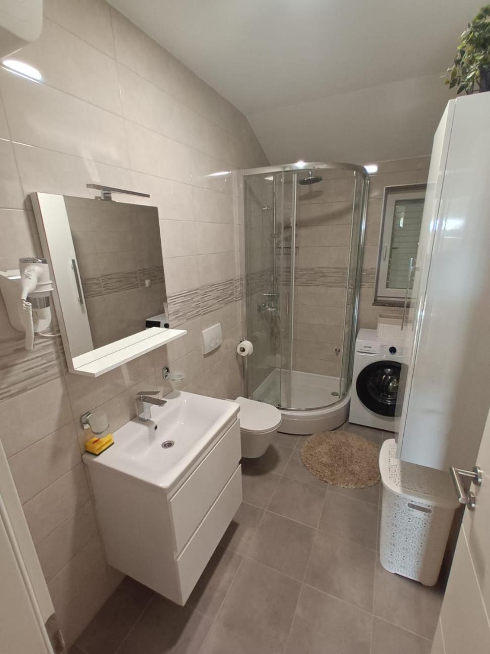 Apartmani Lucija 포블랴나 외부 사진