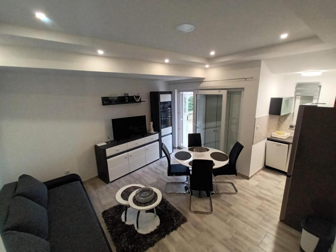 Apartmani Lucija 포블랴나 외부 사진
