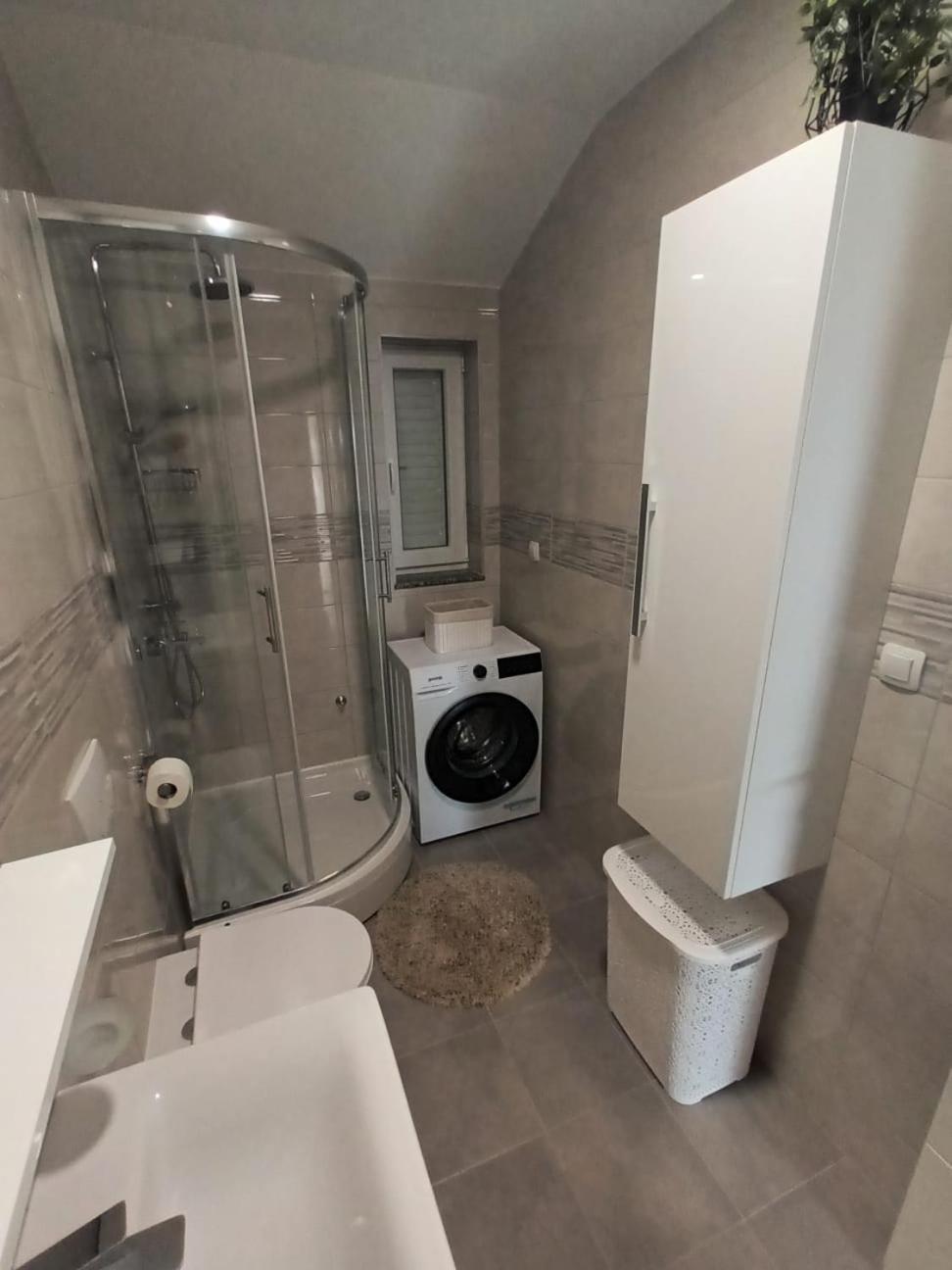 Apartmani Lucija 포블랴나 외부 사진