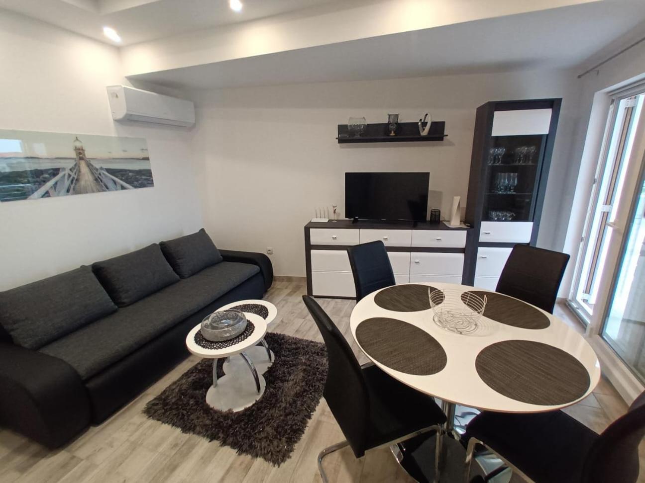 Apartmani Lucija 포블랴나 외부 사진