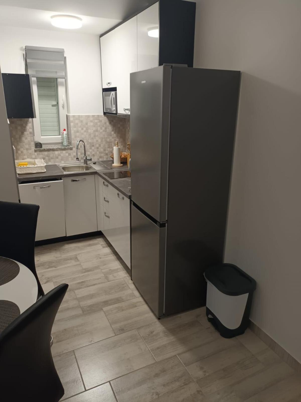 Apartmani Lucija 포블랴나 외부 사진