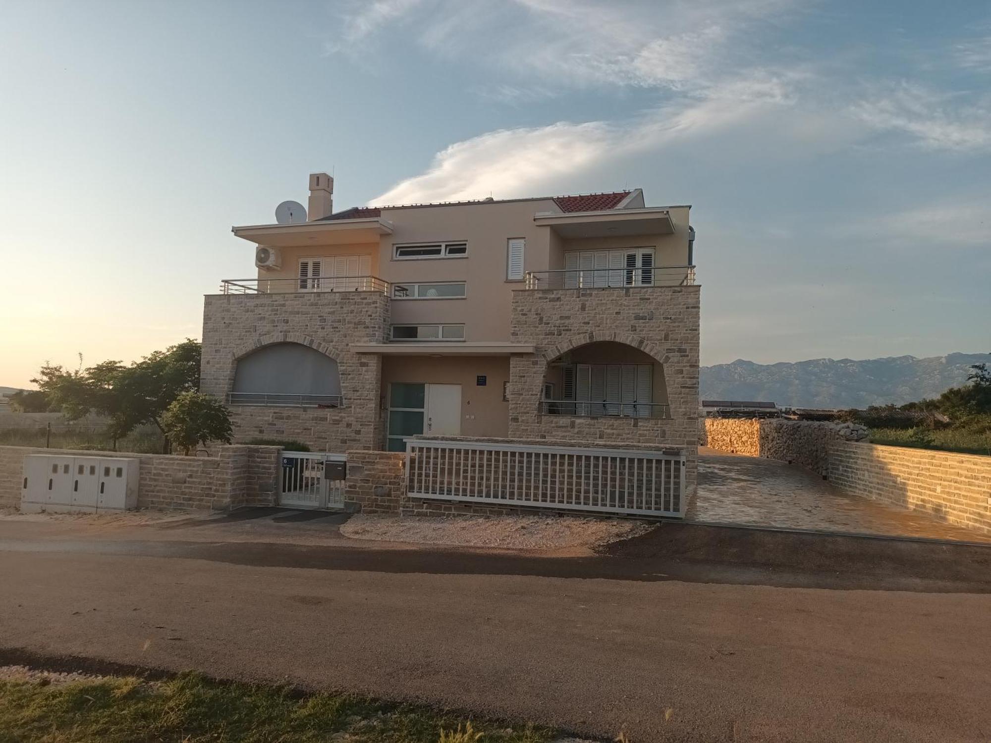 Apartmani Lucija 포블랴나 외부 사진